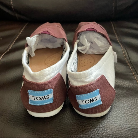 TOMS Women's Maroon Canvas Flats - Picture 2 of 5